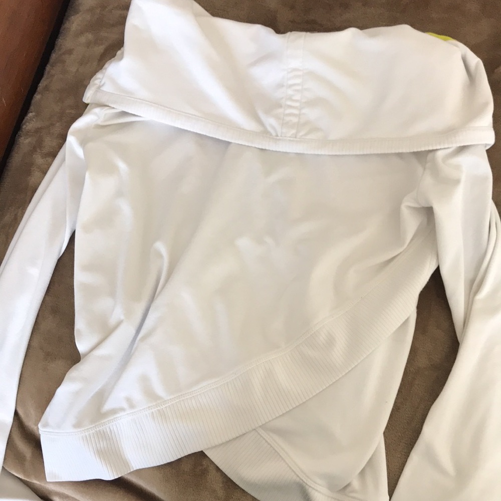 Athleta Pullover 💚🤍